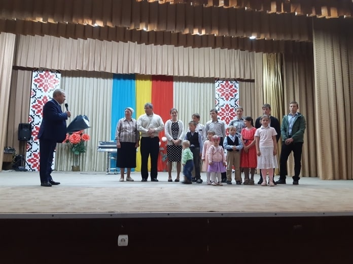 Poza 1, felicitarea presedintelui