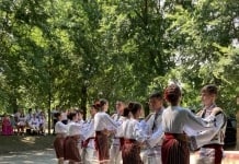 DE HRAMUL SATULUI, LA VIȘNIOVCA S-A CÂNTAT ȘI S-A DANSAT