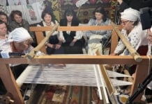 Șezătoare tradițională la casa părintească – o călătorie în lumea țesutului și a portului popular.